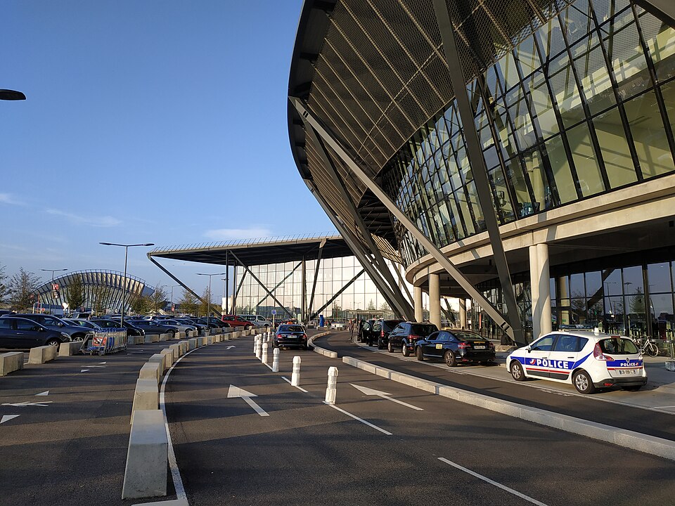 Réserver une navette vers l’aéroport Lyon-Saint Exupéry : guide pratique